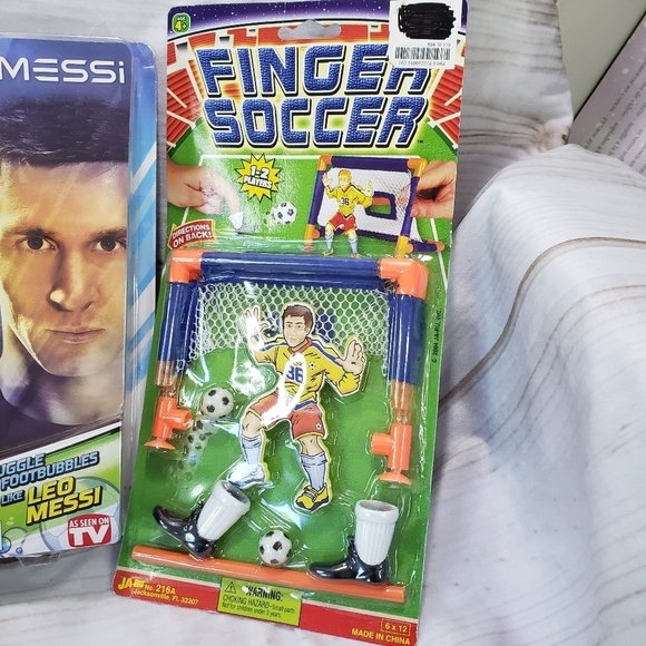 Summer Time Fun Bundle Messi Foot Bubbles Finger Soccer TMNT Snack Container - Picture 4 of 10